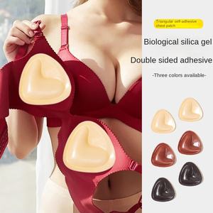 حشوة صدر رياضية نسائية ذاتية اللصق قابلة للإزالة، سميكة ومثلثة الشكل على شكل حرف V، مسامية وبدون خياطة - Product Image 2