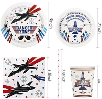 Kit de vaisselle jetable pour fête d'anniversaire de garçons sur le thème Pilote de chasse : Assiettes, gobelets, serviettes, nappe, couverts et pailles