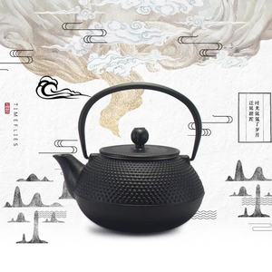 Théière chinoise simple en fonte antique noire Tetsubin avec infuseur en acier inoxydable pour cuisinière - Product Image 1