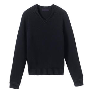 Pull décontracté élégant à col en V pour garçons, en coton doux et tricoté respirant, idéal pour l'école et les vacances. - Product Image 2