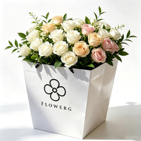 Sacs cadeaux en papier blanc personnalisés de luxe RG avec bouquet de fleurs imprimé - Emballage de mariage haut de gamme avec logo, réutilisable et recyclable