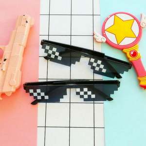 Gafas de Sol Divertidas y Económicas de Moda al por Mayor, Gafas de Mosaico Pequeñas de 8 Bits para Hombres y Mujeres - Product Image 1