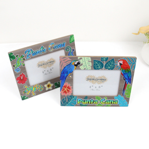 Marco de Fotos de Madera Tropical Personalizado de Punta Cana, 4x6 Pulgadas, <span class=keywords><strong>con</strong></span> Resina, Lagarto, Guacamaya, Loro, Recuerdo Turístico del Caribe - Product Image 1