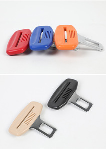 Fibbia di Sicurezza per Cintura Auto B-5555 con Chiusura Colorata, 21cm Universale, Stile Curvo in Plastica - Product Image 5