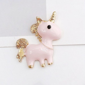 Pendentif Licorne Cheval Cornu Magique pour Chaussures en EVA Respirant et Accessoires de <span class=keywords><strong>Bracelet</strong></span> de Télé<span class=keywords><strong>phone</strong></span> Portable - Product Image 4