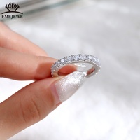 EMEJEWE Bague de fiançailles empilable en argent sterling S925 avec moissanite ronde de 3 mm, sertie sur toute la surface, polie et lisse
