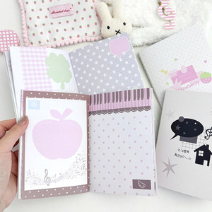 Diario/Quaderno A6 Clover House Strawberry in Stile Instagram con Pagine Fisse per Collage - Regalo di Grande Valore per Negozi di Cancelleria - Product Image 2