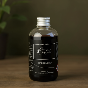 Recharge de désodorisant liquide Black Lily COUTURE EC007 (200 ml) - Product Image 3