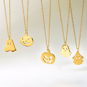Colgante <span class=keywords><strong>de</strong></span> fantasma <span class=keywords><strong>de</strong></span> <span class=keywords><strong>cabeza</strong></span> <span class=keywords><strong>de</strong></span> <span class=keywords><strong>calabaza</strong></span> <span class=keywords><strong>de</strong></span> acero inoxidable <span class=keywords><strong>de</strong></span> alta calidad accesorio <span class=keywords><strong>de</strong></span> bruja lindo collar <span class=keywords><strong>de</strong></span> Halloween <span class=keywords><strong>de</strong></span> oro y plata negro regalo para <span class=keywords><strong>mujer</strong></span> - Product Image 1