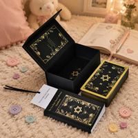 Cartes de tarot éducatives et de divertissement personnalisées avec boîte rigide magnétique |   Papier noir avec estampage à chaud doré pour la lecture des cartes de tarot