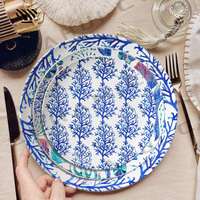 Assiettes en porcelaine Submerge in Oceanic Grace - Motifs marins enchanteurs en bleu et aux teintes colorées, compatibles lave-vaisselle et micro-ondes
