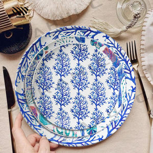 Immergersi in piatti da pranzo in porcellana di grazia oceanica-incantevoli motivi marini in tonalità blu e colorate - Product Image 4