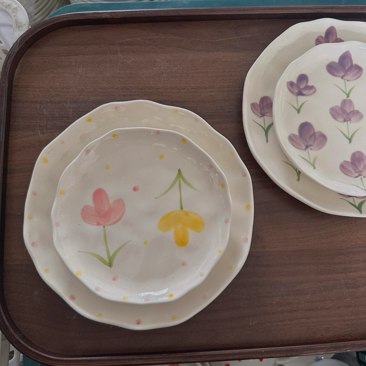 จานทรงดอกทิวลิปสีชมพูสีเหลือง