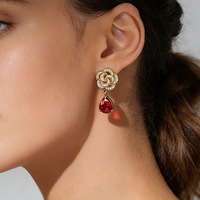 Boucles d'oreilles pendantes en acier inoxydable plaqué or 18 carats pour femme, motif fleur, avec zircon cubique rouge, cadeau, vente en gros, OEM