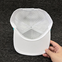 Casquette de baseball 5 panneaux de haute qualité, imperméable, avec logo personnalisé brodé à la main, perforée, découpée au laser, visière plate, fermeture snapback, corde en caoutchouc