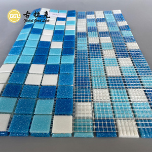 Mosaïque de <span class=keywords><strong>verre</strong></span> dépoli carrée bleue et blanche mélangée pour une utilisation décorative dans la chambre à coucher, la cuisine, la salle de bain, la piscine - Product Image 5