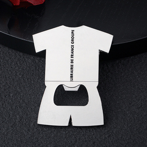 Fabricant Ouvre-bouteille personnalisé Ouvre-bouteille de bière en forme d'uniforme de <span class=keywords><strong>football</strong></span> en zinc métallique Ouvre-bouteille en émail doux - Product Image 4