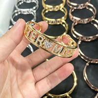 Bracelet ouvert personnalisé avec nom, en acier inoxydable, orné de strass, pour femme, bijou de poignet scintillant pour le quotidien