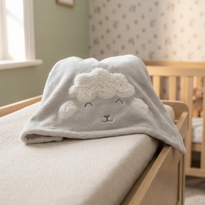 Couverture bébé grise douce avec applique nuage blanc, design moderne, lavable, pour chambre d'enfant - Product Image 3
