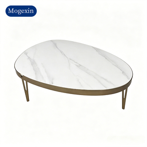 Table basse ovale contemporaine de luxe avec plateau en pierre frittée veinée blanche et structure en métal doré fin pour salon - Product Image 6