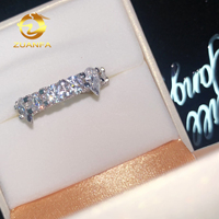 Bague de fiançailles pour homme en argent 925, entièrement pavée de moissanite, design griffes de vampire, prête à l'emploi, bijoux Iced Out