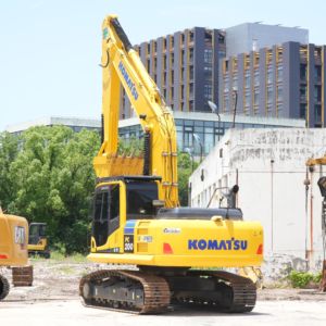 Excavatrice Komatsu PC200 d'origine Japon, 20 tonnes, sur chenilles, occasion, composants essentiels, moteur, vente de matériel de construction, modèle 2024, 1 exemplaire - Product Image 5