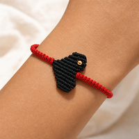 Gelang Pesona Go2boho Benang Nilon Merah dengan Pesona Manik-Manik Geometris Hitam Aksen Berlapis Emas 18K Hadiah Bohemian