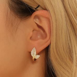 Nouveau élégant luxueux micro-pavé Zircon boucles d'oreilles créoles Simple forme de feuille Style polyvalent grand cadeau à la mode mode boucles d'oreilles - Product Image 1