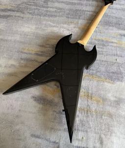 Guitarra Eléctrica <span class=keywords><strong>Odin</strong></span> Flying V con Chapa de Madera con Diseño de Rayas de Tigre, Equipada con Pastillas EMG para un Rendimiento Profesional - Product Image 3