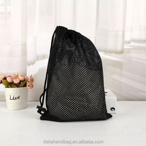 Sac de toilette en maille noire en polyester réutilisable et portable avec cordon de serrage pour la maison et les voyages - Product Image 5