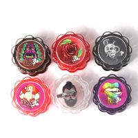 Erliao Vente en gros de moulin à herbes en plastique de haute qualité à 3 parties en forme de fleur, couleurs assorties, portable, moulin à tabac, logo personnalisé