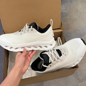 Chaussures de sport personnalisées de haute qualité pour la course en extérieur, basses, respirantes, pour hommes et femmes, style rétro décontracté pour la marche - Product Image 4