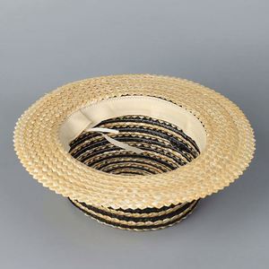 Chapeau de paille rayé pour femme, large bord, protection solaire, style boater, idéal plage et extérieur, collection été 2025 - Product Image 5