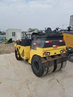 Rouleau vibratoire monocylindre BOMAG BW131ACW d'occasion, moteur diesel, pompe, 4 tonnes, rouleau avant en acier, rouleau arrière en caoutchouc, modèle 2016
