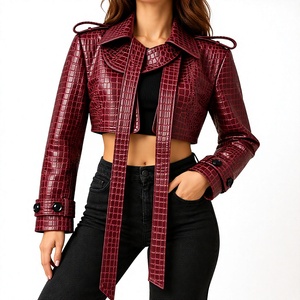 Veste trench courte en cuir PU gaufré crocodile bordeaux pour femme avec détail de longue ceinture, manches longues, col rabattu - Product Image 1