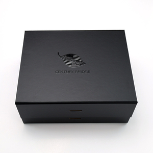 Caja de Regalo Magnética Rígida de Lujo Personalizada para Cosméticos y Joyería con Forro de Satén, Grabado, Laminación Mate y Reciclable - Product Image 1