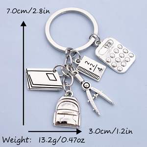 Accessoires de mode : Mini <span class=keywords><strong>sac</strong></span> <span class=keywords><strong>à</strong></span> <span class=keywords><strong>dos</strong></span> pendentif en métal étanche, motif dessin animé, avec calculatrice, règle et livre – Cadeau <span class=keywords><strong>pour</strong></span> la Fête des Enseignants et le début du nouveau semestre - Product Image 4
