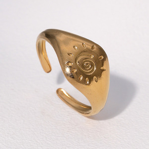 Anillo de Acero Inoxidable de Gran Venta en Europa y América, Estilo Vintage de Lujo Ligero, Símbolo de Oro de 18K, Estilo Instagram - Product Image 2