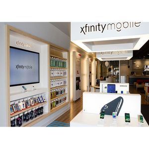 Expositor Moderno e Durável para Celulares com LED, Leve, Acabamento Impermeável e Materiais em Acrílico para Varejo - Product Image 4