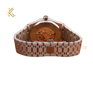 Montre en diamant Moissanite de qualité supérieure avec lunette brillante et mouvement à quartz pour des performances quotidiennes - Product Image 3