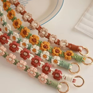 Cinturino da Polso Intrecciato a Mano Puro Bonie Brand 30cm con Design a Fiori Margherita, Catena per Cellulare, Portachiavi a Doppia Testa, Cordino - Product Image 1