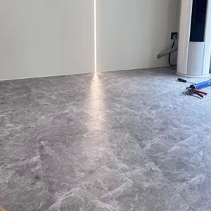 Carreaux de sol intérieurs en PVC autocollants, imperméables et ignifuges, écologiques, garantie 3 ans. Il suffit de les coller pour un look flambant neuf - Product Image 1