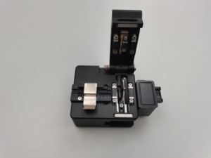 เครื่องตัดไฟเบอร์ออปติก SeikoFire รุ่น High Optical Fiber Cleaver พร้อมใบมีดโลหะเฉพาะสำหรับการตัดแบบ Cold Contact - Product Image 4
