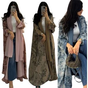 Conjunto de Dos Piezas de Kimono Abierto con Estampado Tie Dye y Lazo de Chifón, con Hiyab, Manga Larga, Ropa Islámica Informal, Venta al Por Mayor, Personalizado - Product Image 1
