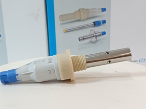 เซ็นเซอร์วัดค่าการนำไฟฟ้าแบบดิจิตอล Endress Hauser Memosens CLS15E ความแม่นยำ 5% วัสดุทำจากแก้ว สำหรับน้ำดื่มและน้ำเสียอุตสาหกรรม - Product Image 3