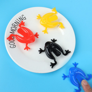 Jouet rebondissant en plastique en forme de grenouille sauteuse, 5,5x5,5 cm, pour enfants, style rétro classique éducatif - Product Image 4