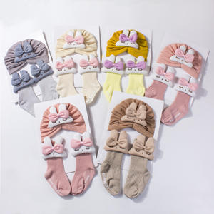 Conjunto de 2 piezas Nuevo conjunto de sombrero de bebé Lindo Color sólido Conejito Medias para niños Sombrero suave Conjunto de calcetines - Product Image 1