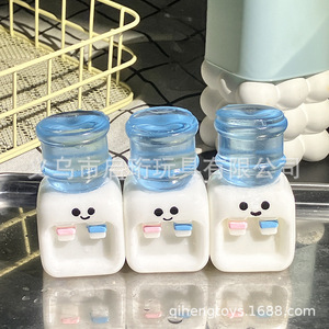 ของตกแต่งบ้านตุ๊กตาขนาดเล็ก ของประดับตกแต่งภูมิทัศน์ ตู้กดน้ำ ถังน้ำ ของเล่นบีบ หนังสือเรื่องหนูน้อยหมวกแดง - Product Image 3