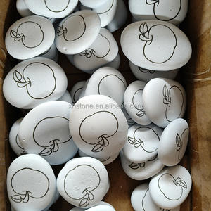 Pierre <span class=keywords><strong>de</strong></span> galets bruts naturels créatifs plats blancs peints à la main bricolage avec décorations <span class=keywords><strong>de</strong></span> dessins animés - Product Image 1