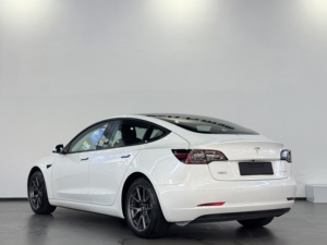 Auto Usado Tesla Model 3 2023 con Tracción Trasera - Product Image 3